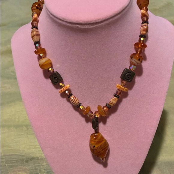 Chic Amber Beaded Necklace- like new condition - Picture 1 of 3